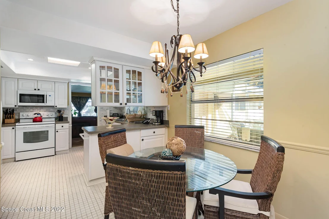 Photo of 180 White Oak Circle