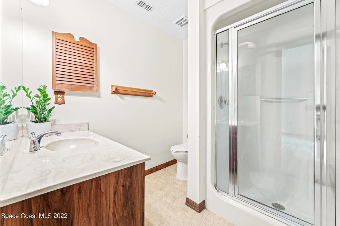 Photo of 1807 Live Oak Drive N