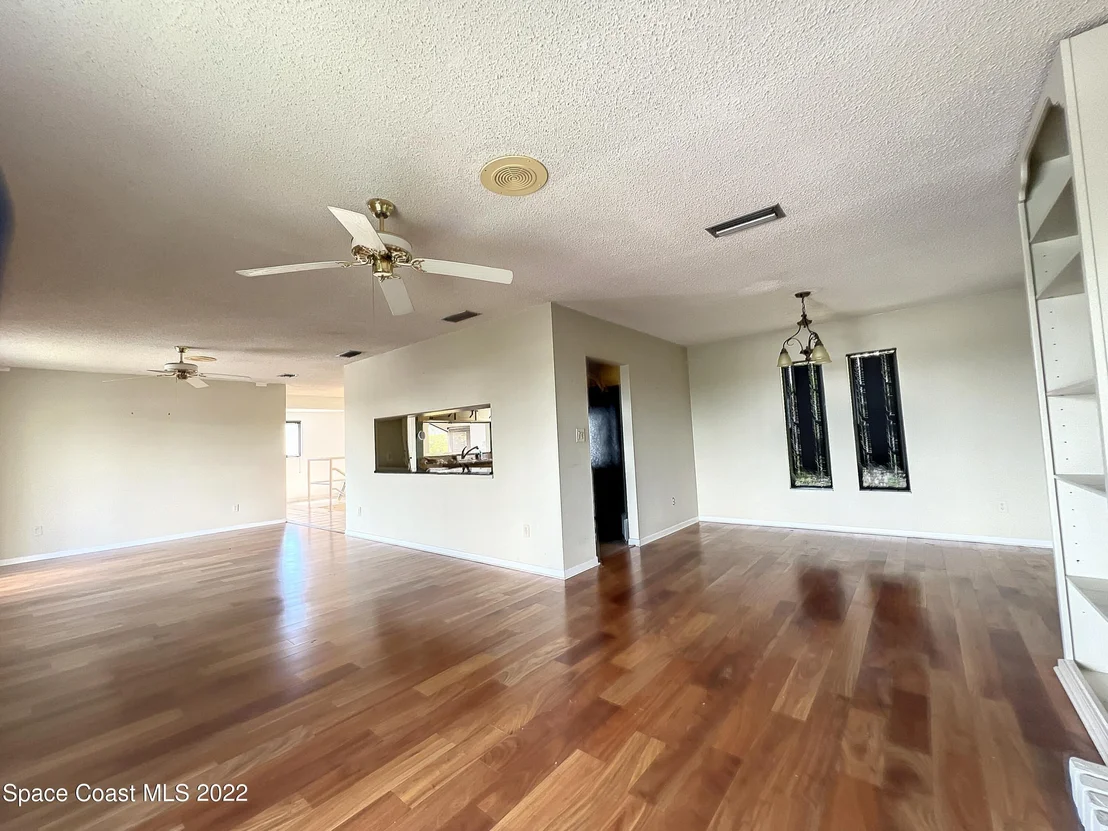 Photo of 825 Heron