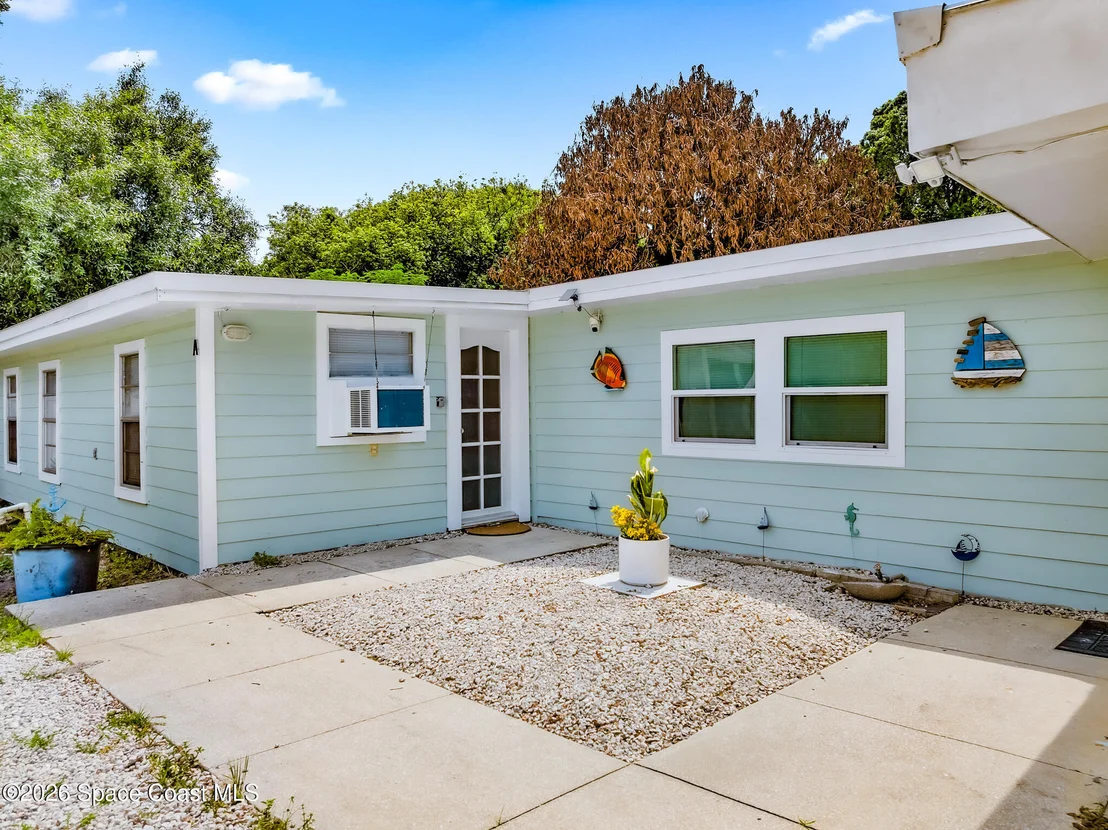 Photo of 329 Pineda Street