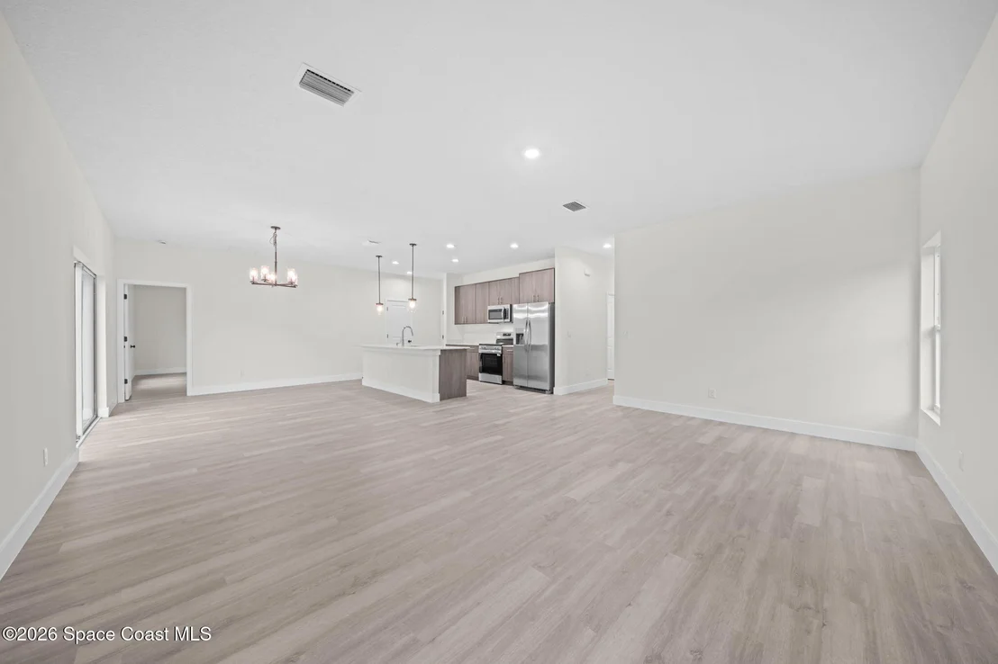 Photo of 1240 Cogan Drive SE