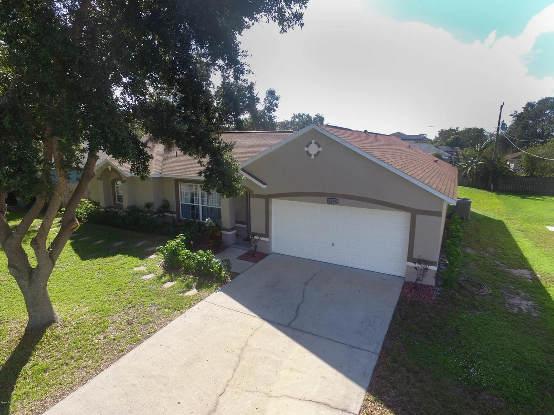 Photo of 1898 Fallon Boulevard NE