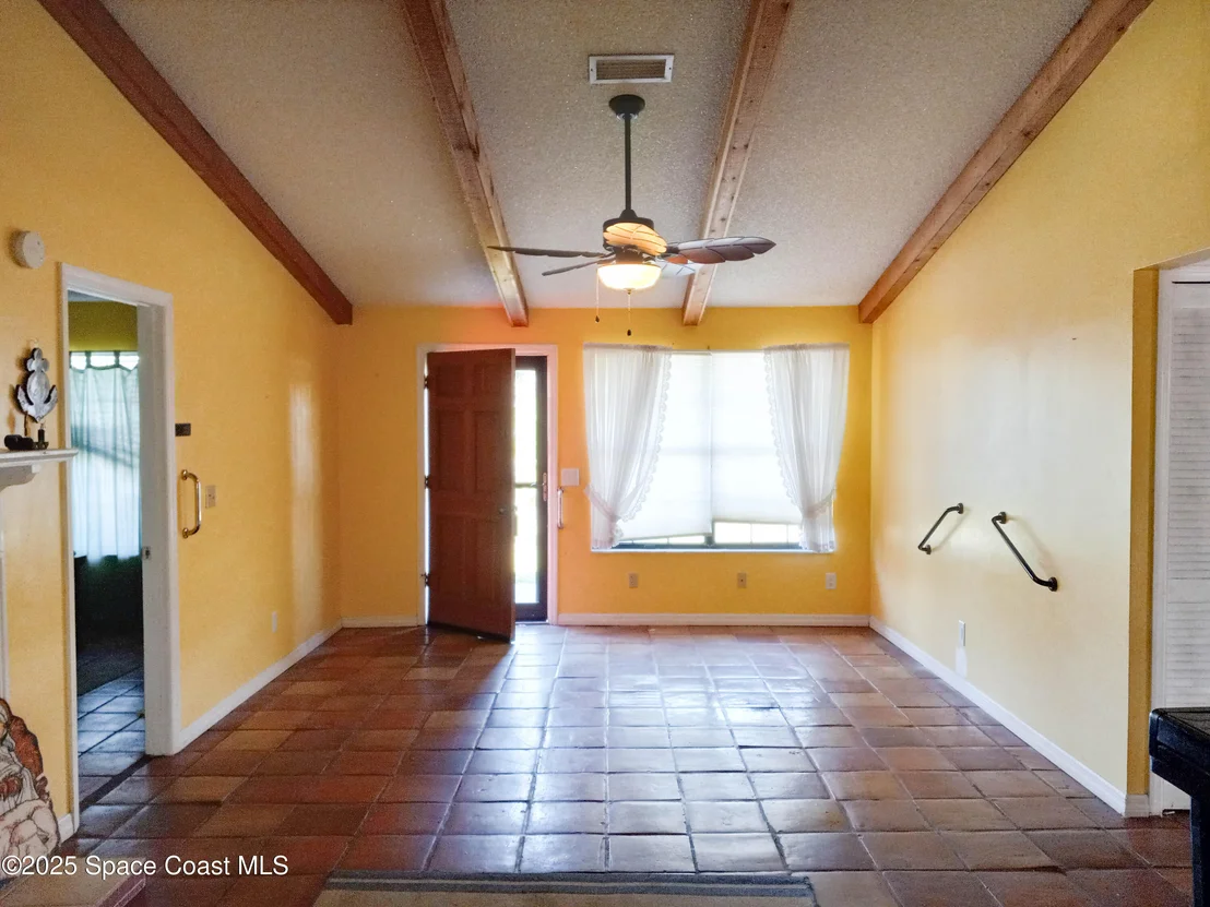 Photo of 5685 Jamaica Road