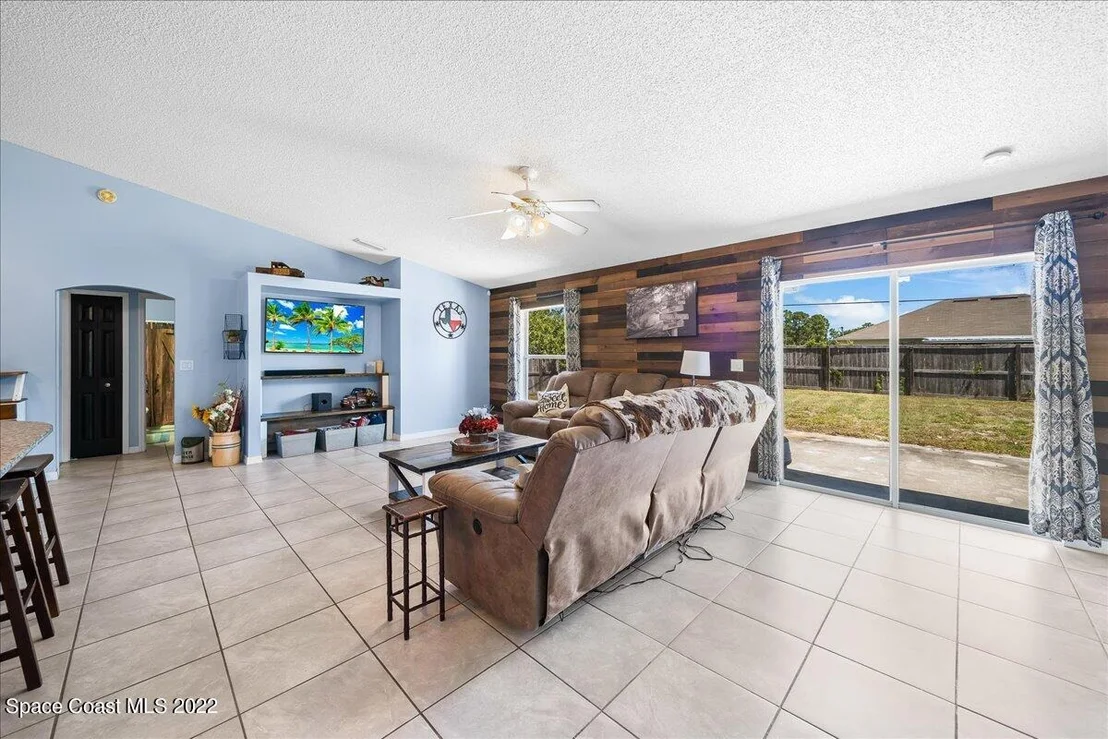 Photo of 2959 Triangle Road SE