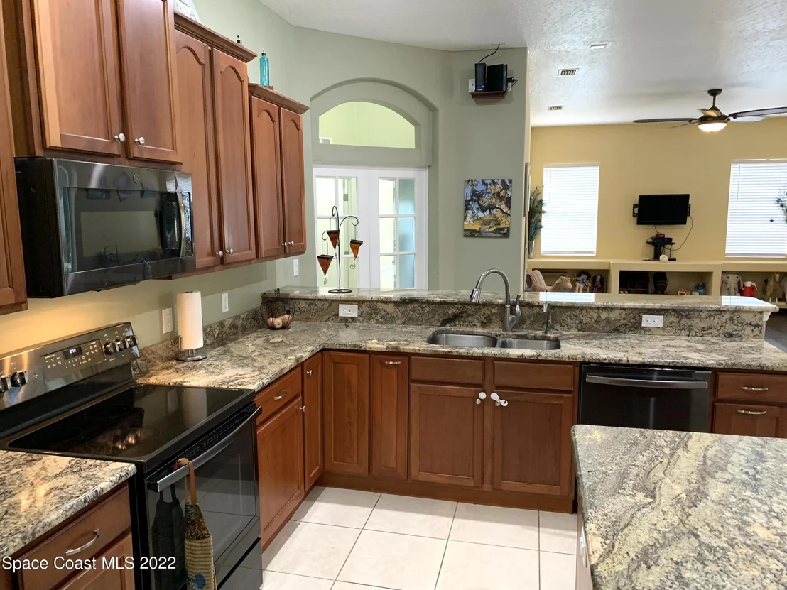 Photo of 2325 Commodore Boulevard