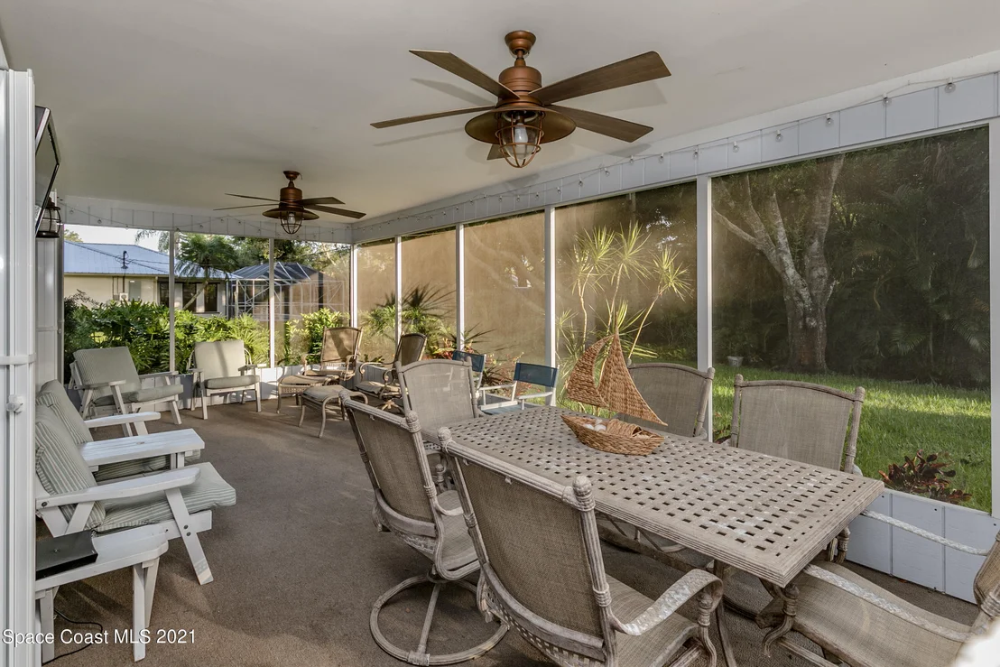Photo of 949 Streamlet Ave Avenue