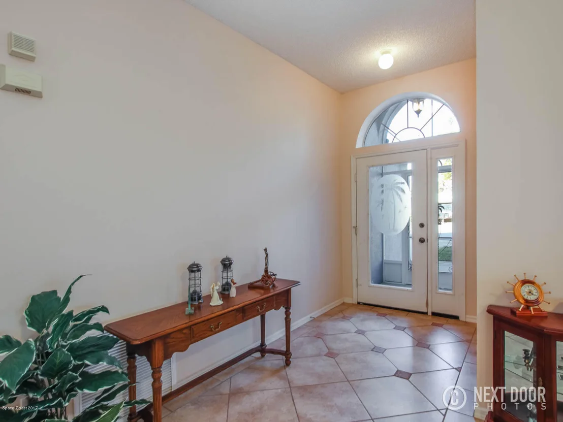 Photo of 867 Villa Drive