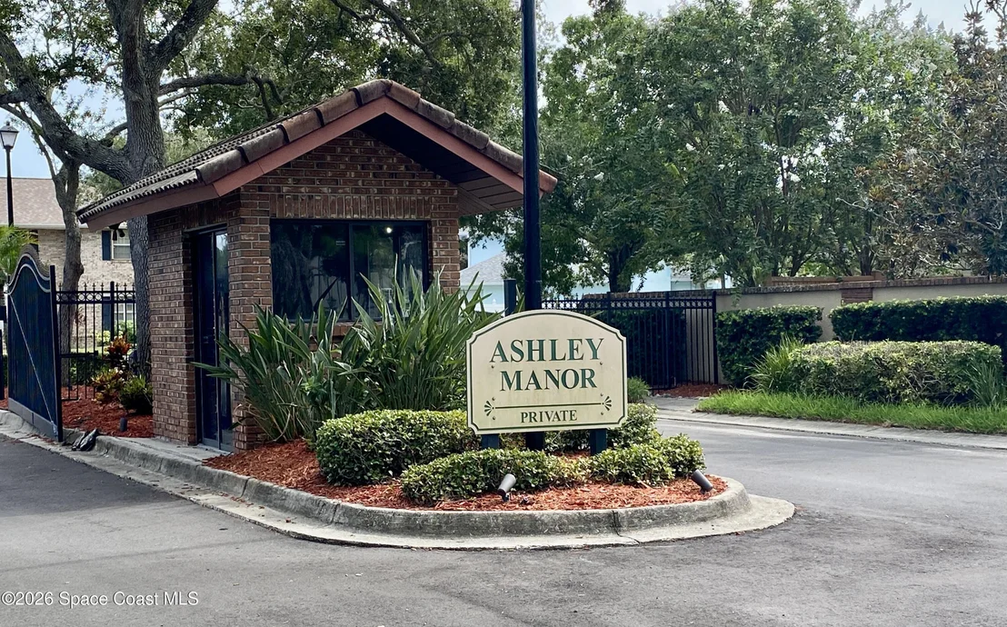 Photo of 596 Lake Ashley Circle
