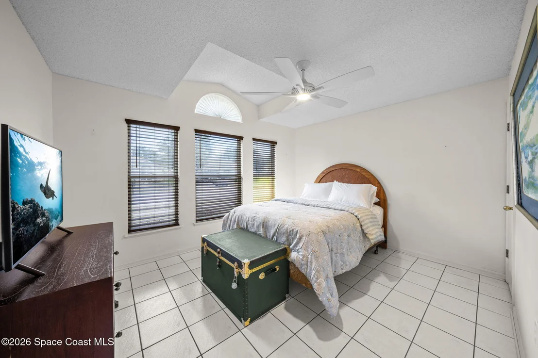 Photo of 1272 White Oak Circle