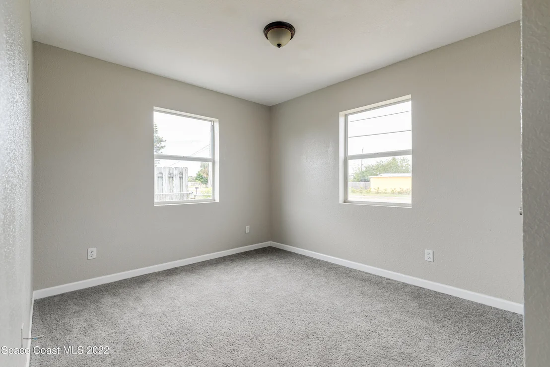 Photo of 883 Bianca Drive NE