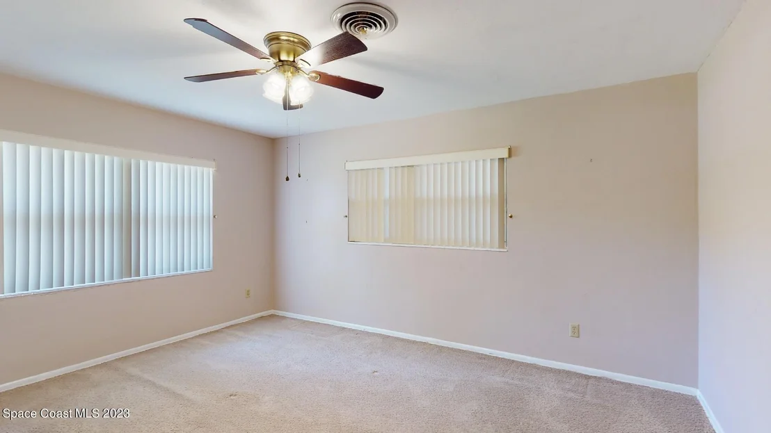 Photo of 204 S Riverside Drive