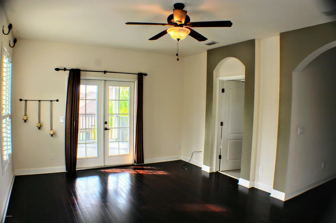 Photo of 1475 Talon Way