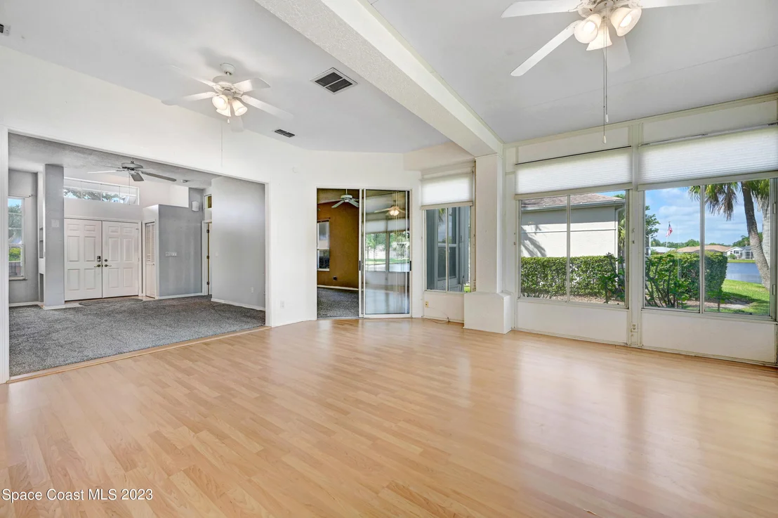 Photo of 954 Somerset Lane