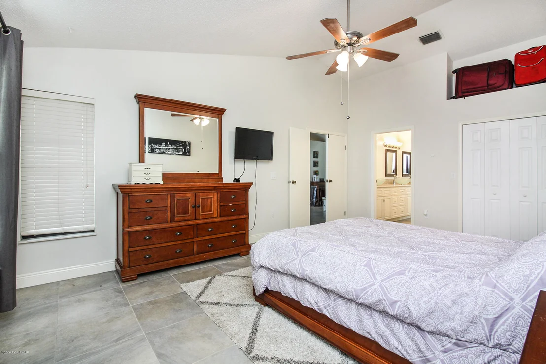 Photo of 1241 Walnut Grove Way