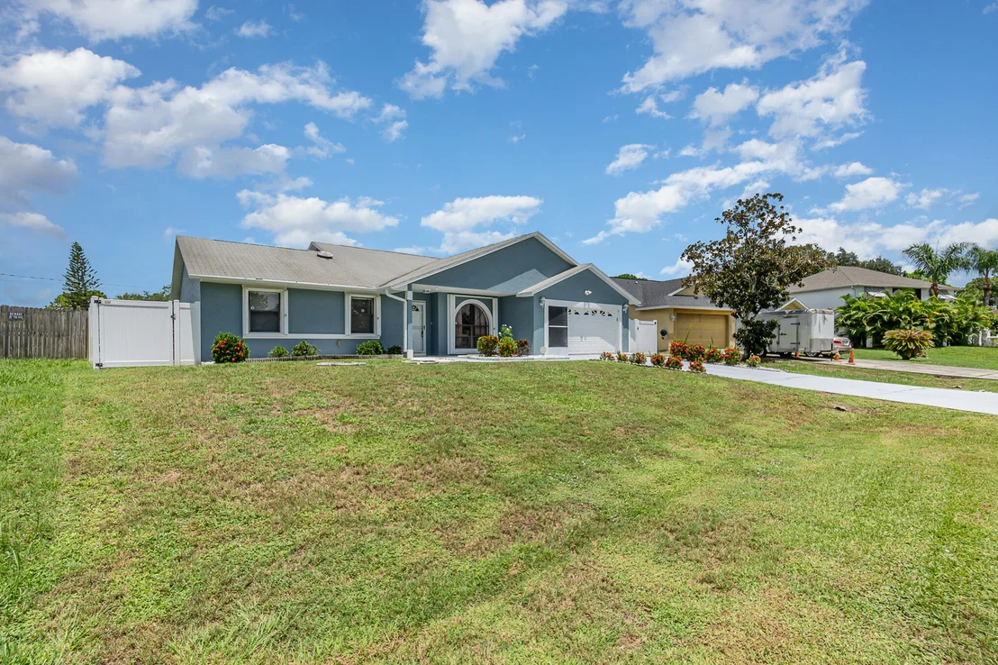 Photo of 569 Balcom Terrace SE