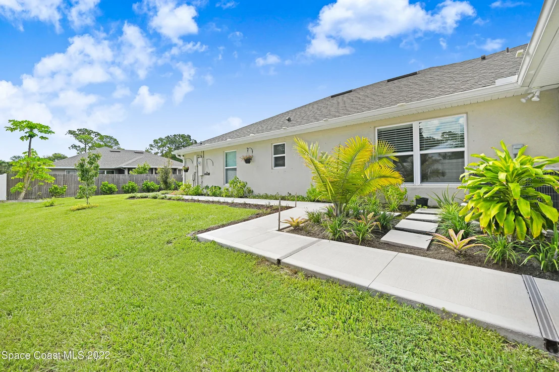 Photo of 1383 Steele Road SE