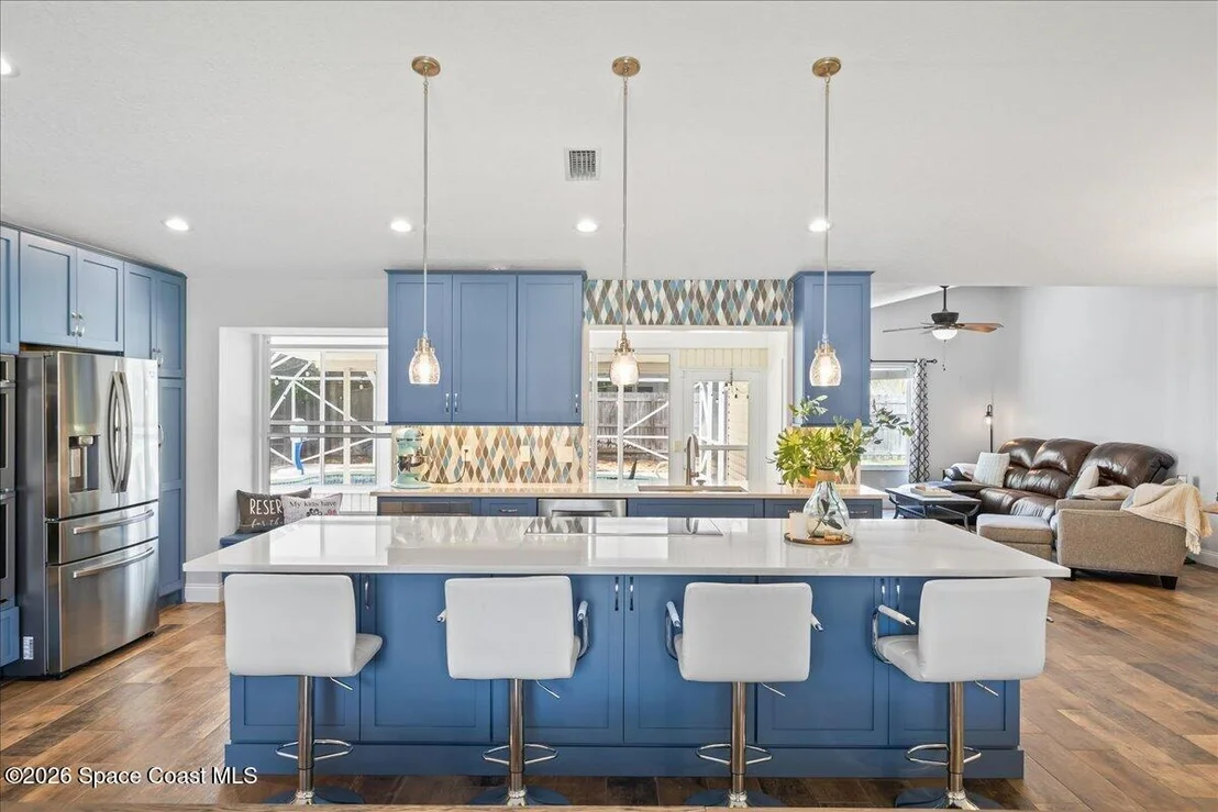 Photo of 3320 Lakeview Circle