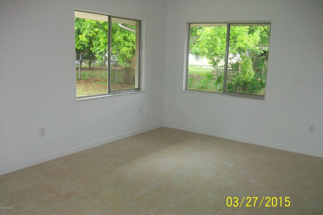 Photo of 1132 NE Mariposa Drive