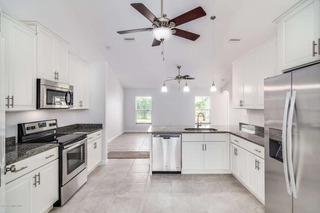 Photo of 7423 Carillon Avenue