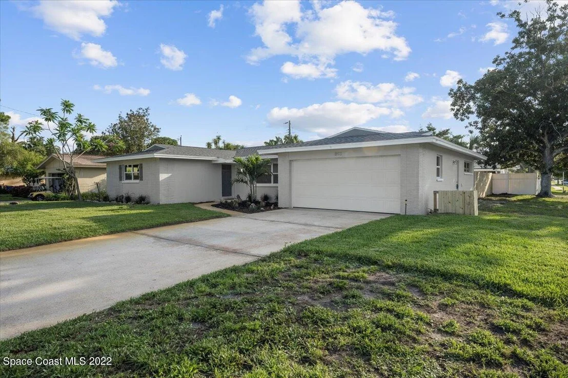 Photo of 893 Midland Road