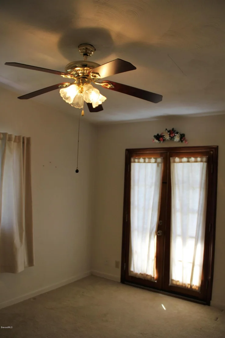Photo of 1139 Aurora Road