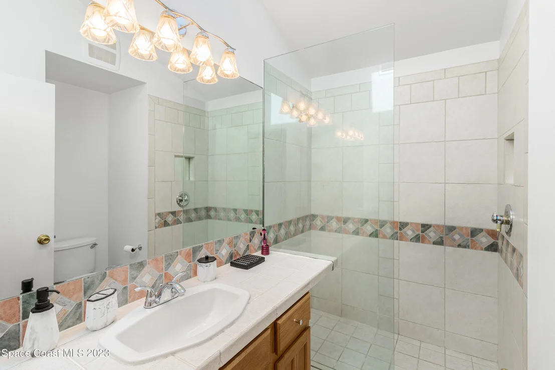 Photo of 1113 Cromey Road NE