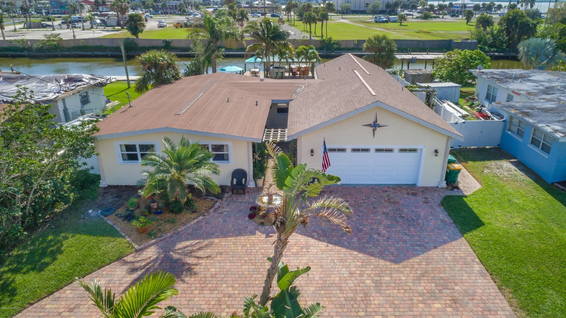 Photo of 423 Angelo Lane