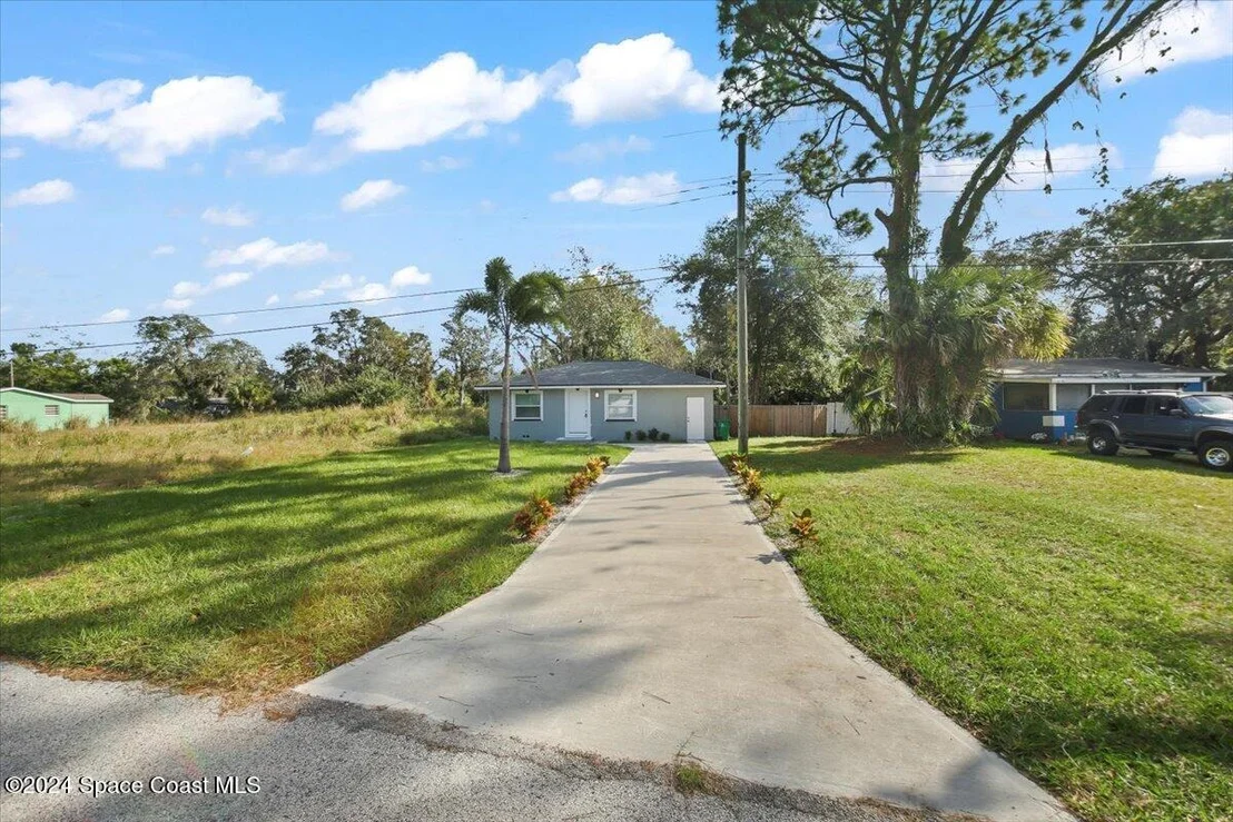 Photo of 2651 Pineapple Avenue