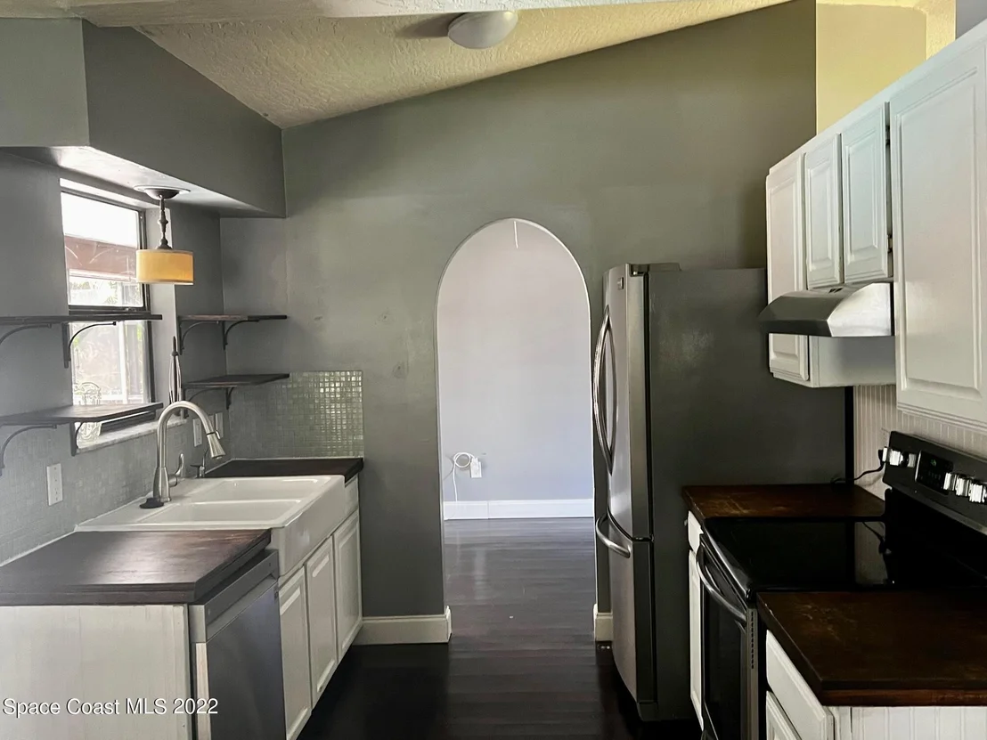 Photo of 950 Streamlet Avenue