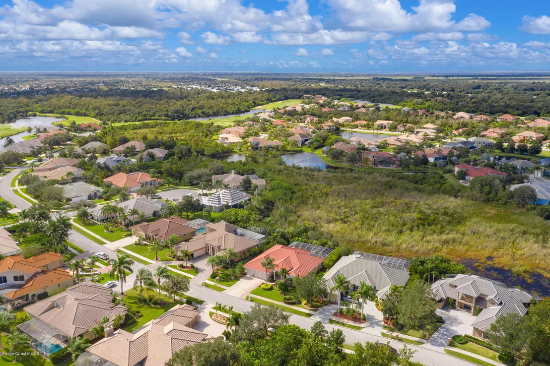 Photo of 824 Chatsworth Drive