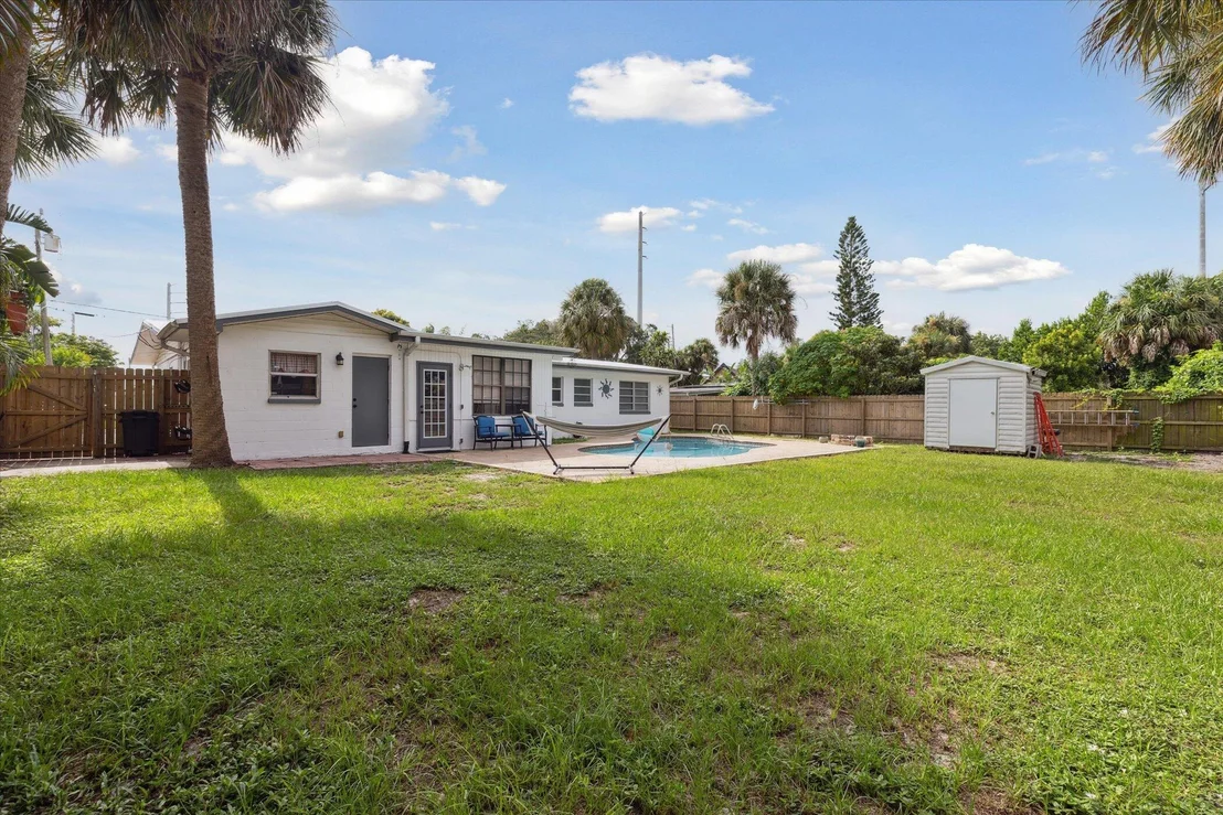 Photo of 1426 Hillcrest Drive