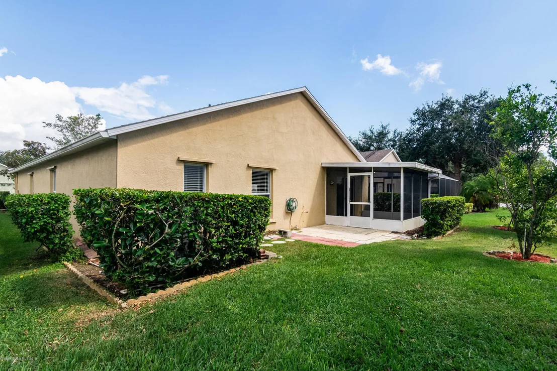 Photo of 972 Villa Drive