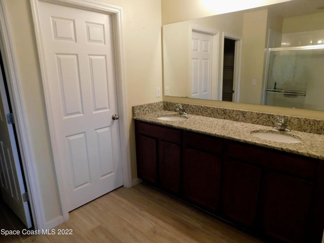 Photo of 431 Trymore Drive SE