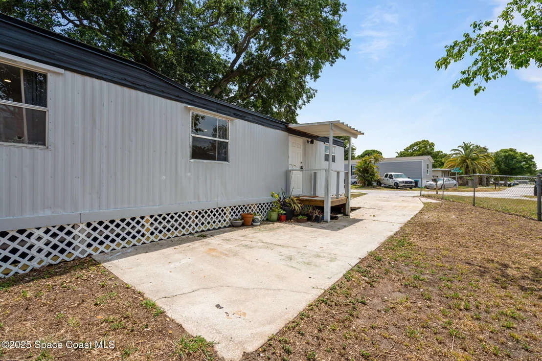 Photo of 2593 Amberly Road NE