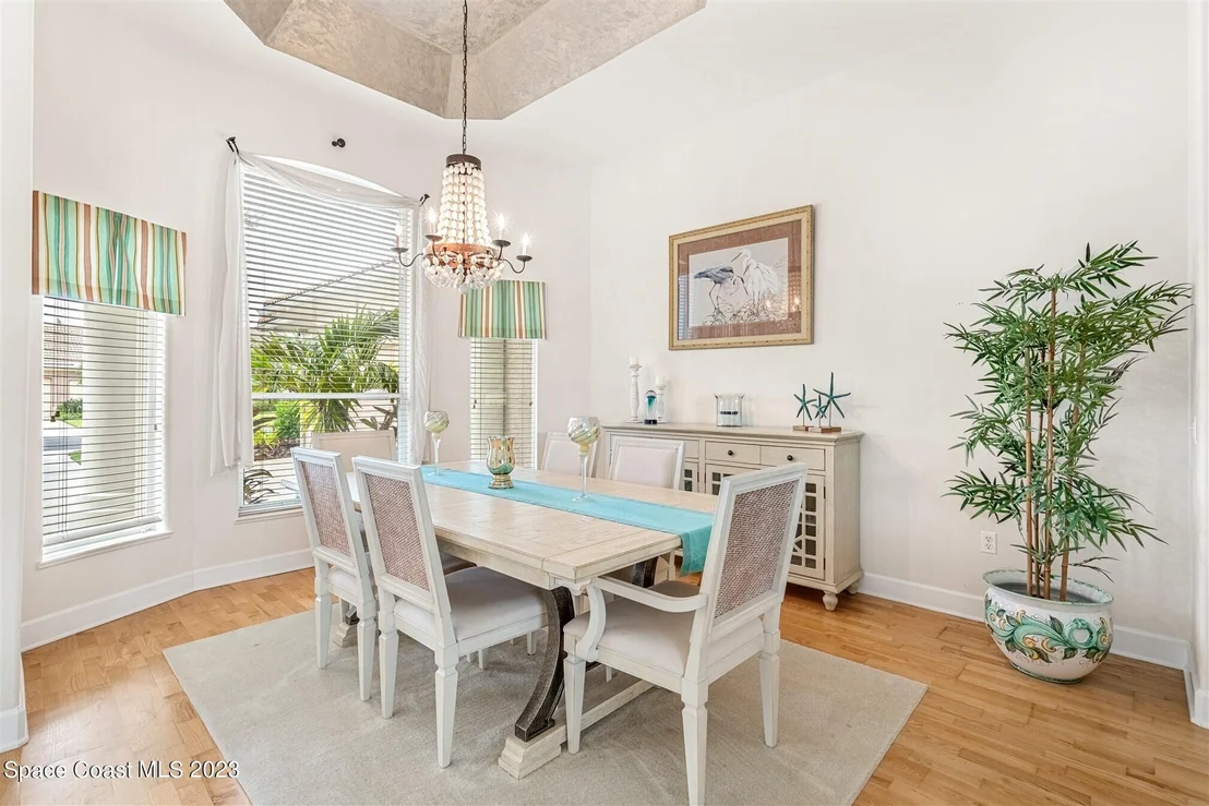 Photo of 915 Chatsworth Drive