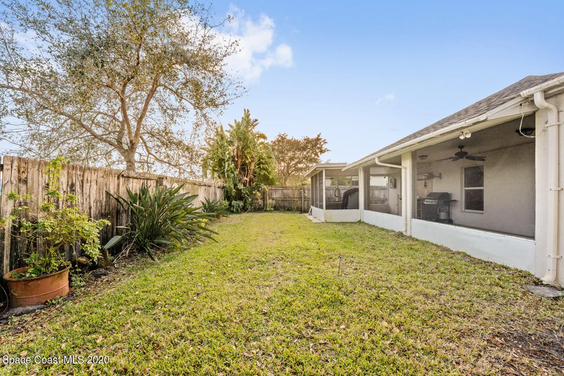 Photo of 1111 White Oak Circle