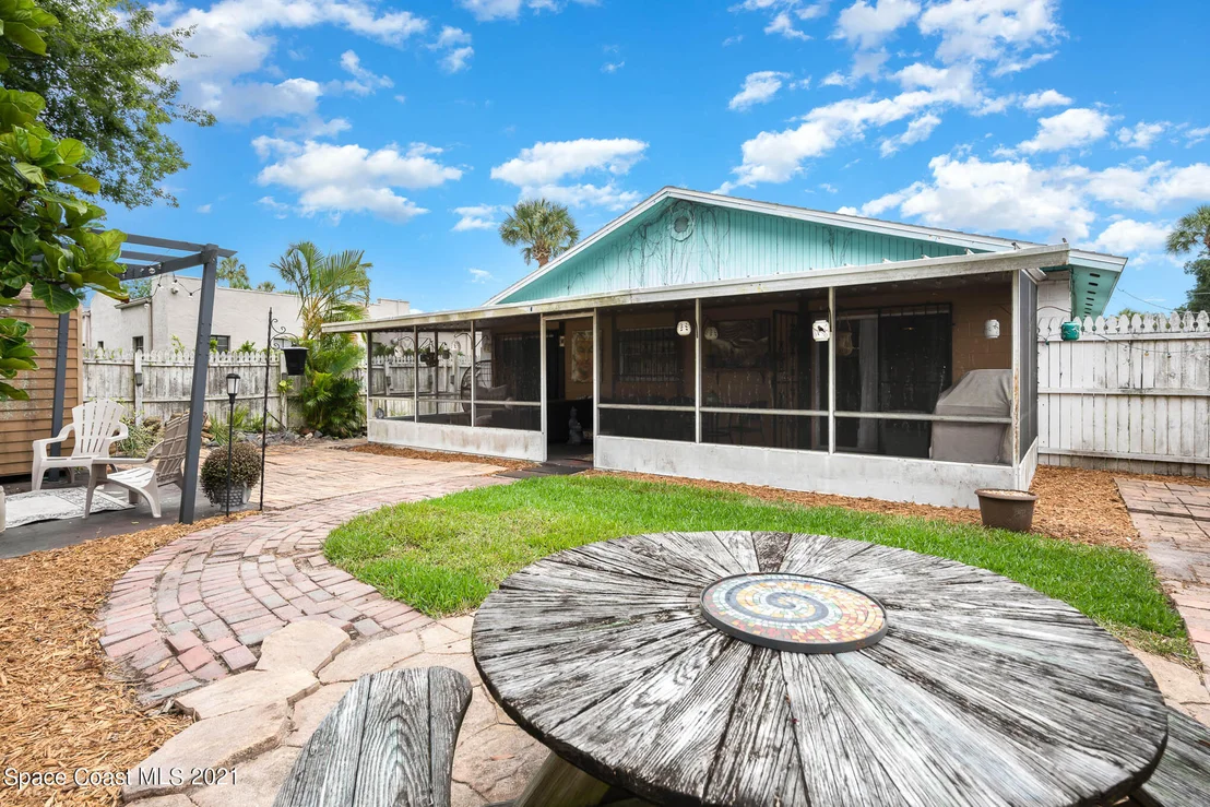 Photo of 525 Live Oak Street