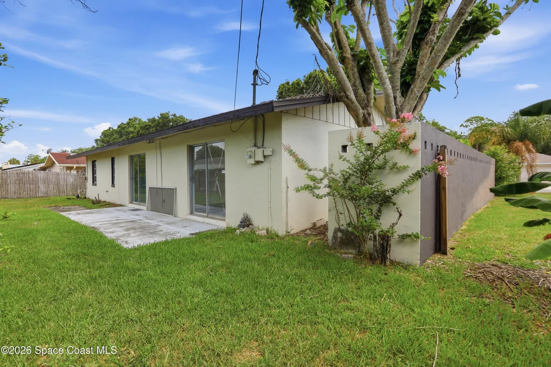Photo of 1139 Groves Drive
