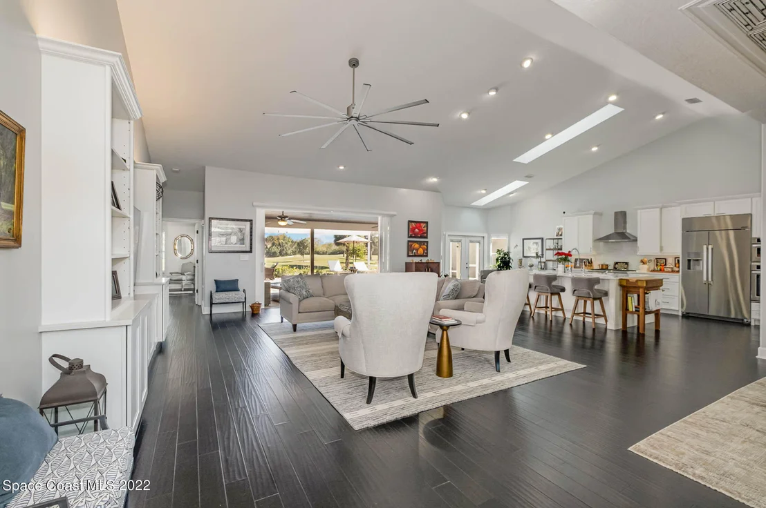 Photo of 914 Palm Brook Drive