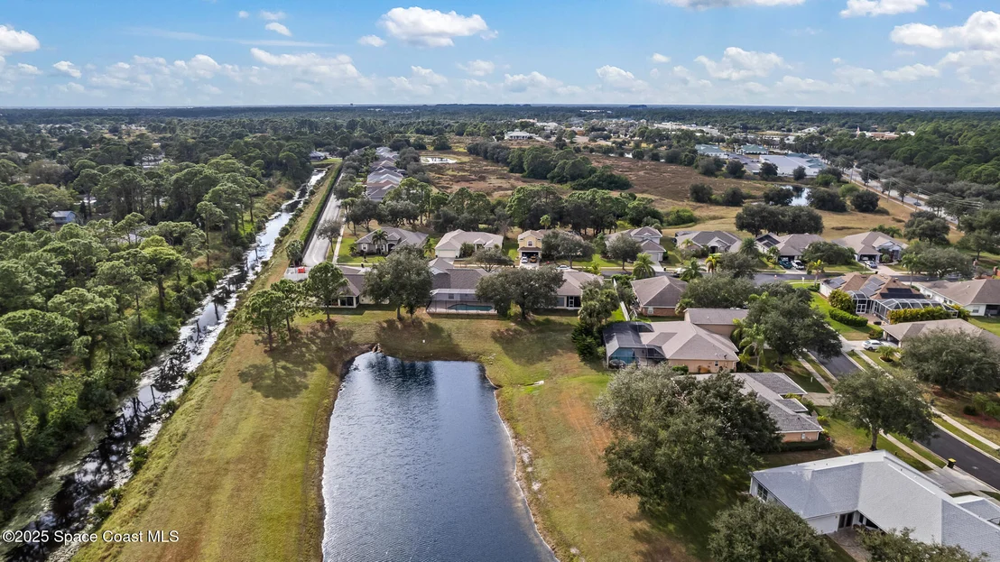 Photo of 1785 Windbrook Drive SE