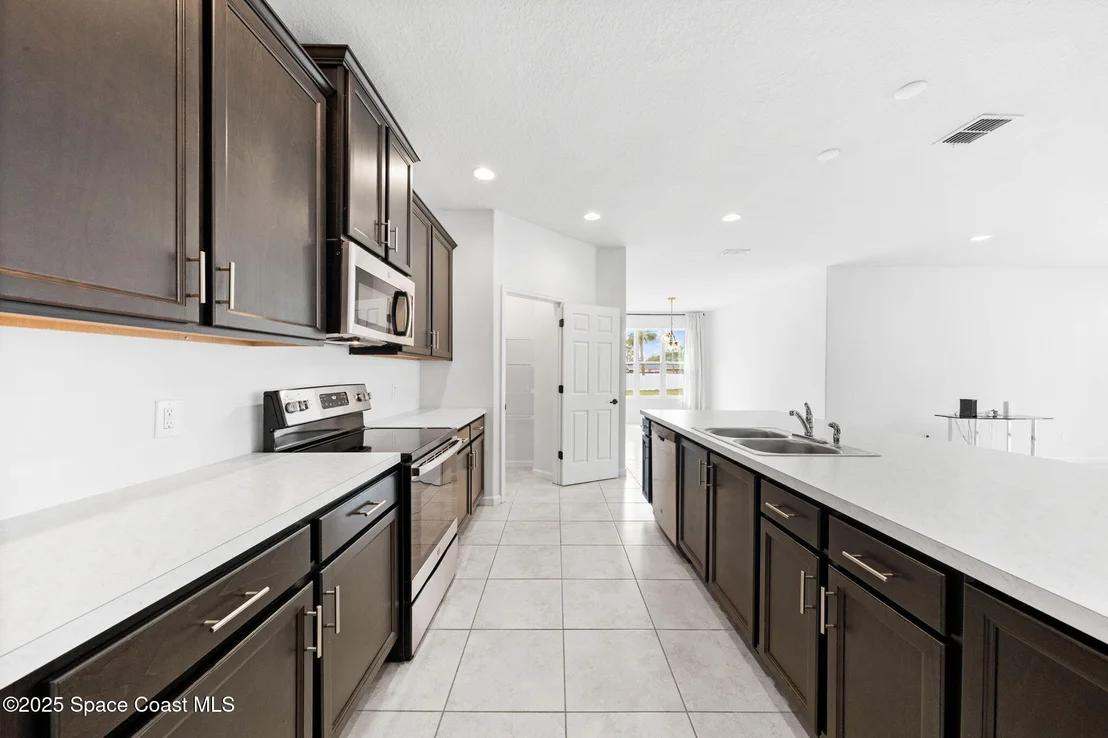 Photo of 539 Balcom Terrace SE