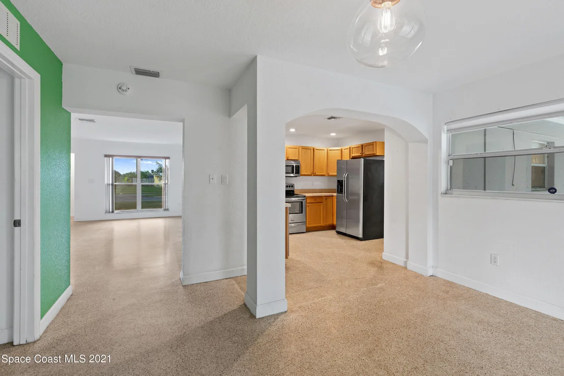 Photo of 867 Daytona Drive NE