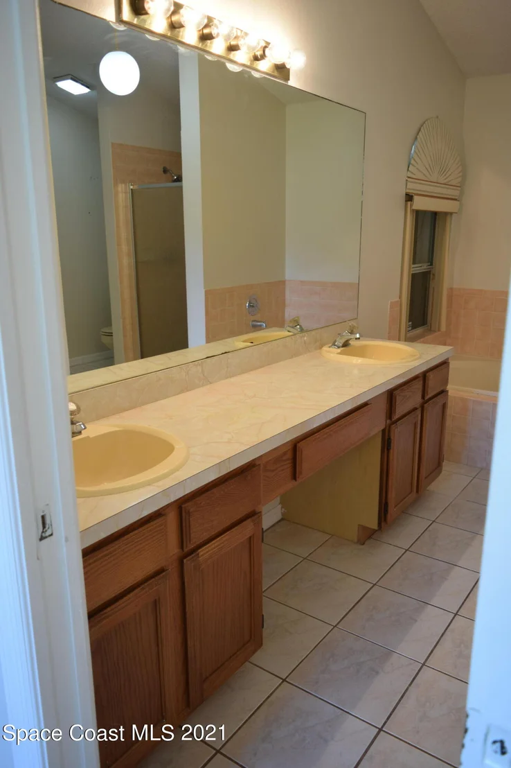 Photo of 816 Seven Gables Circle SE