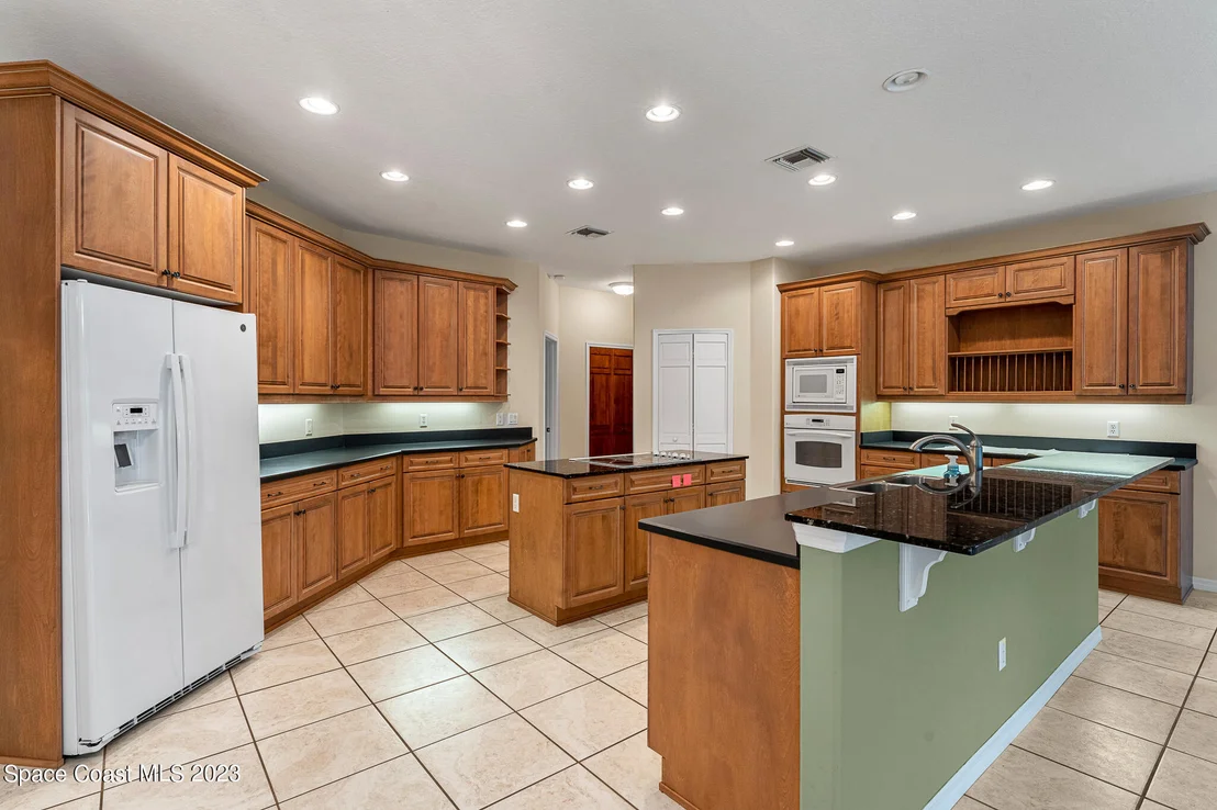 Photo of 927 Iron Bend Trail