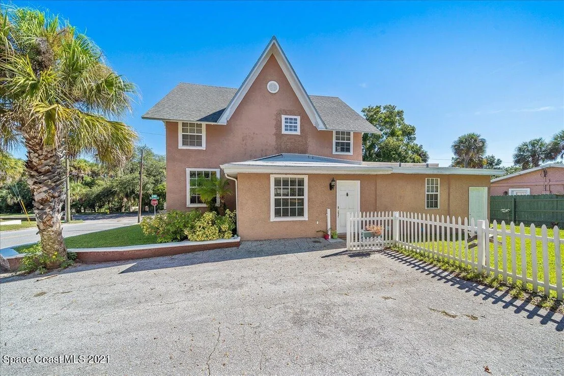 Photo of 1800 Pineapple Avenue