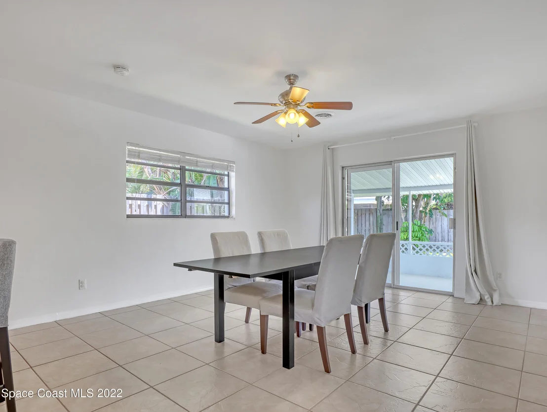 Photo of 619 N Robert Way