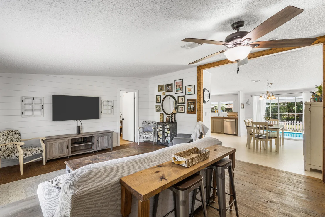 Photo of 2373 Parrish Road