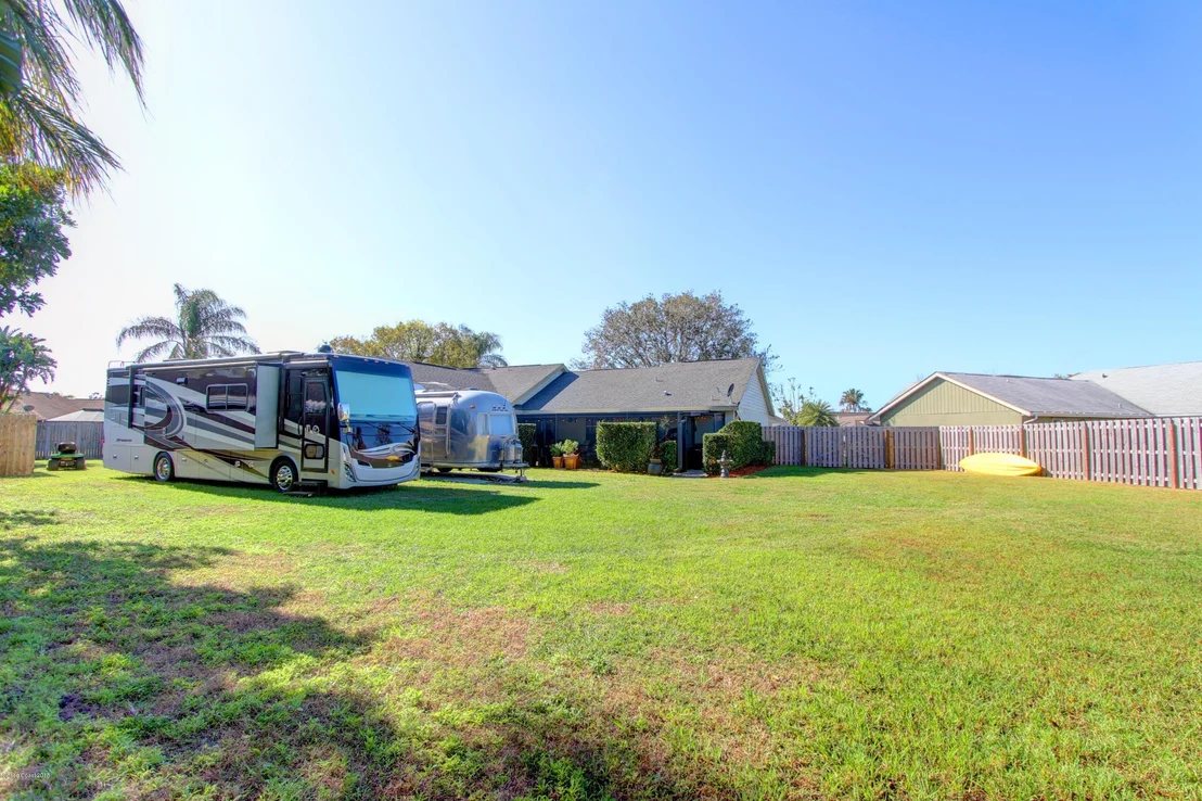 Photo of 1237 Lakeview Drive
