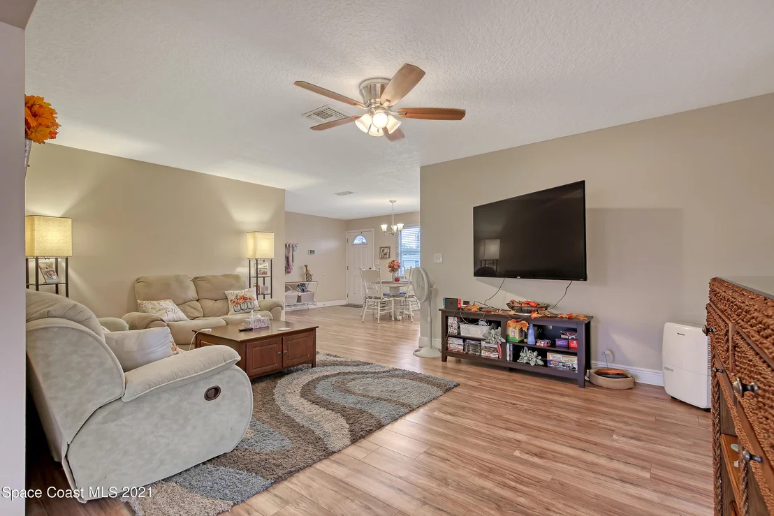 Photo of 772 Bianca Drive NE