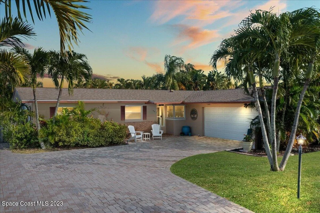 Photo of 615 N Robert Way